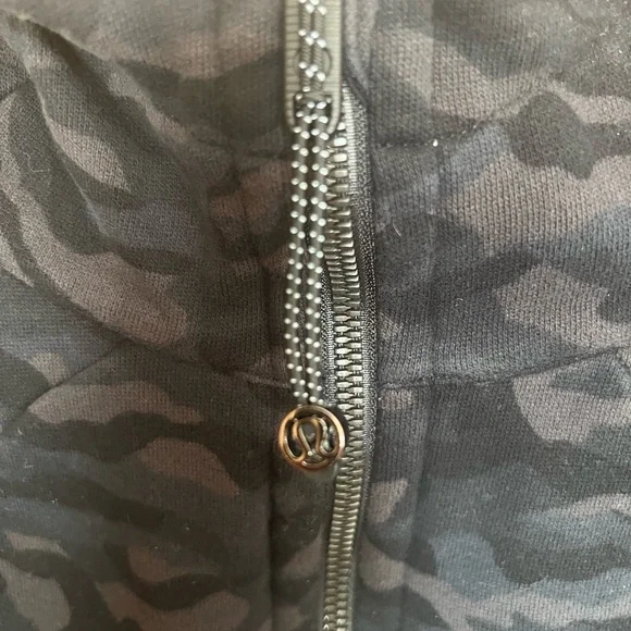 Lululemon Scuba Hoodie
Sequoia Camo
Size 10 - Picture 9 of 13